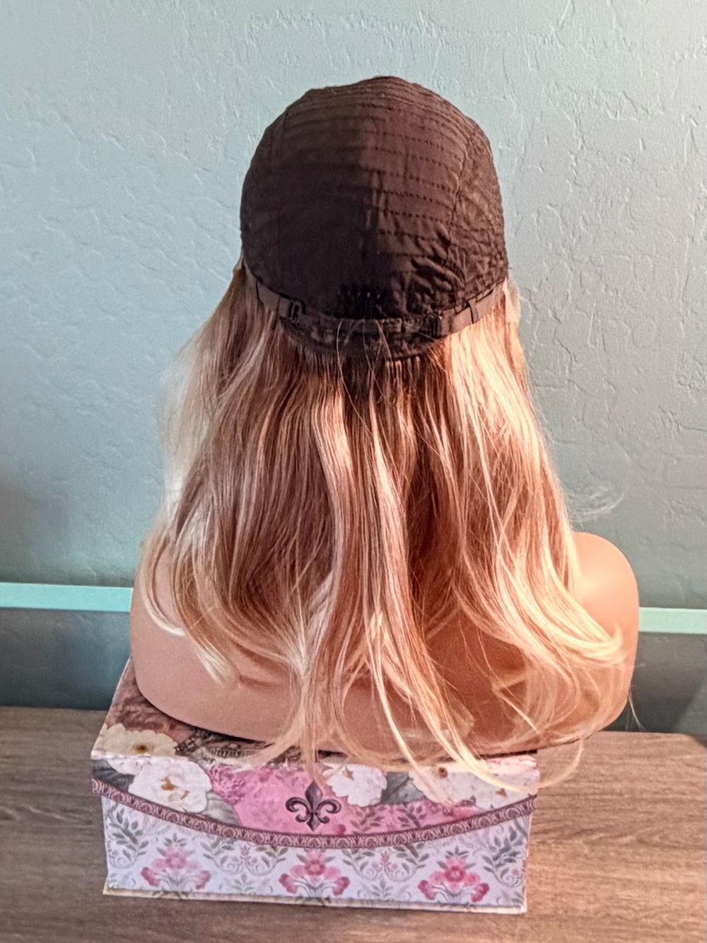 Soft Blonde Ombre Women’s Wig with Natural Wave - Picture 5 of 7